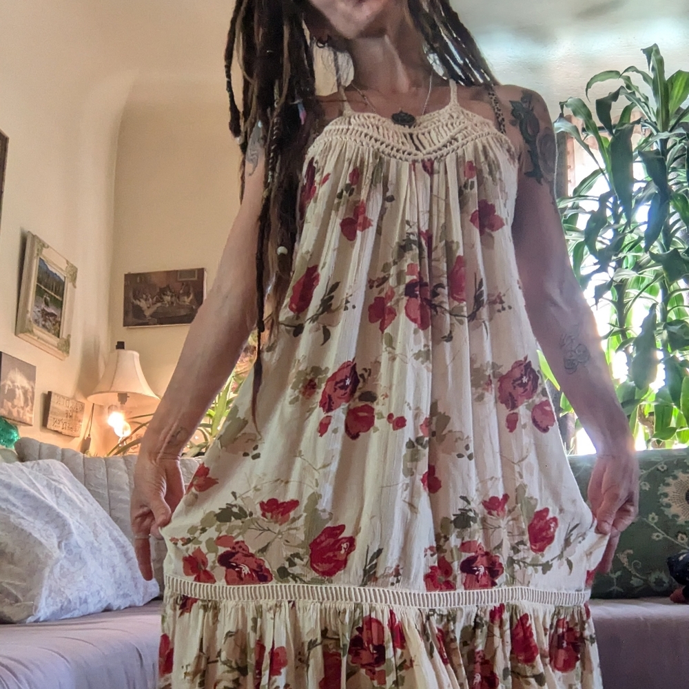Volcom Shift Dress Sleeveless Crochet Ruffle Pleated Floral Ivory Red Size S - Picture 3 of 8